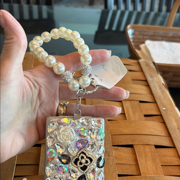 Elegant Crystal double sided mirror with Floral Accents silver background - Picture 9 of 10